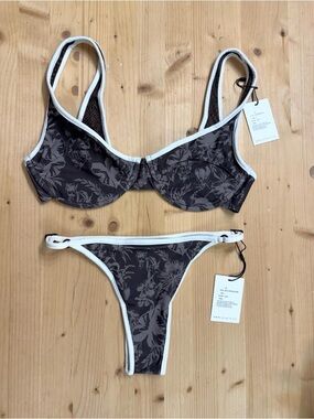 Acacia swimwear set in Lucia